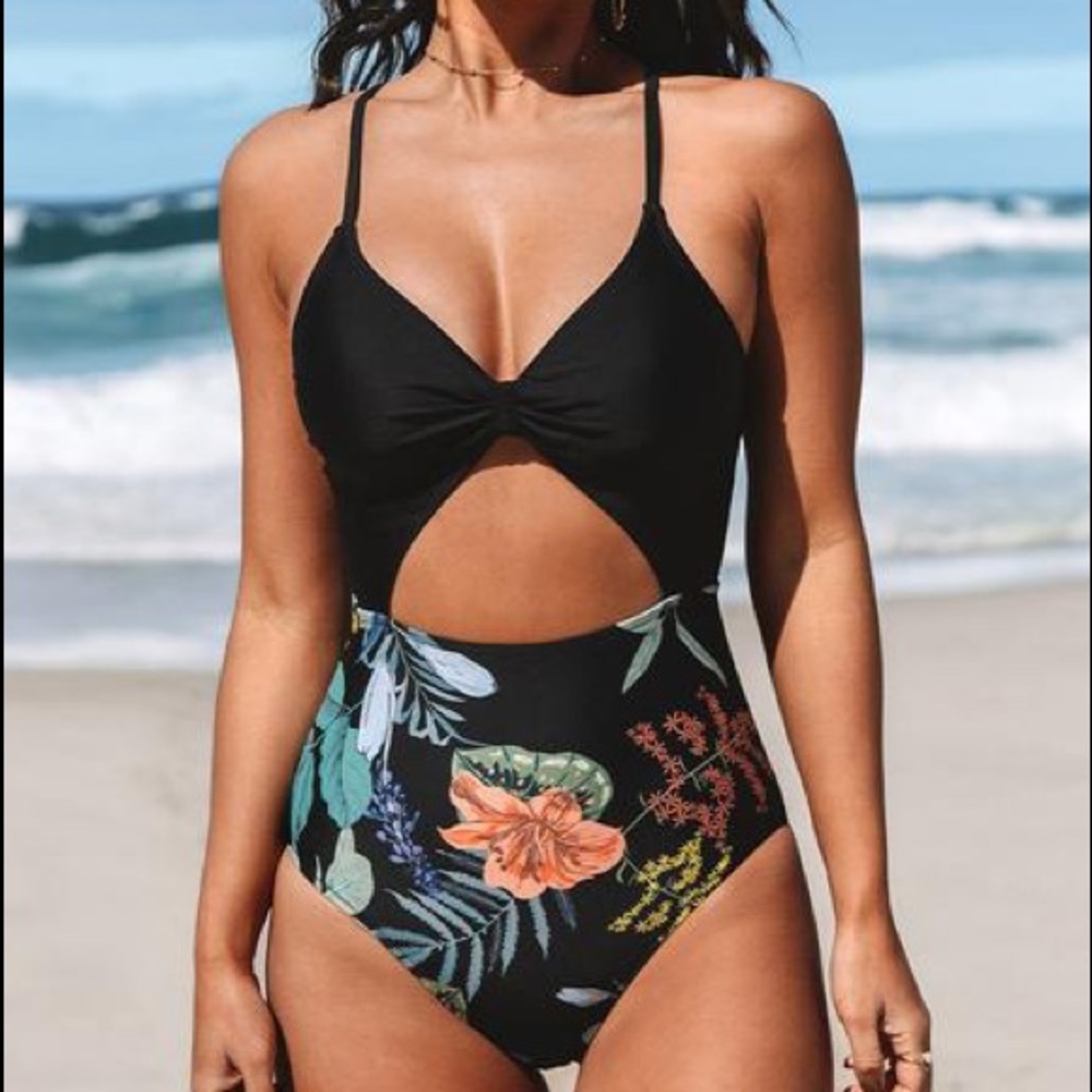 Cut-out One Piece swimsuit